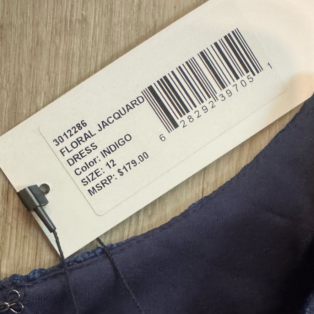 *NEW* HALSTON Heritage Indigo Floral
Jacquard Sleeveless High/Low Cocktail Dress - Picture 13 of 13